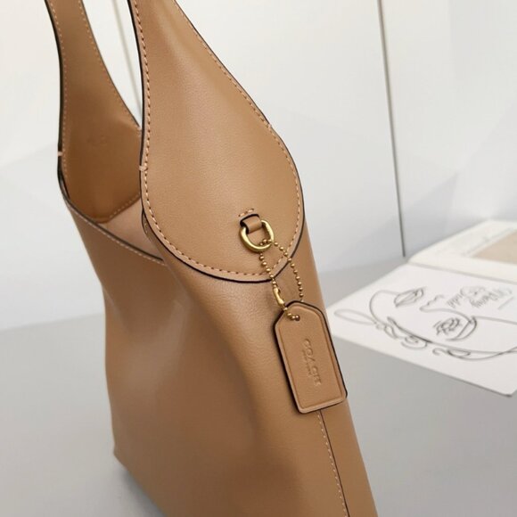 Coach Light Brown Leather Shoulder Bag - Picture 6 of 9